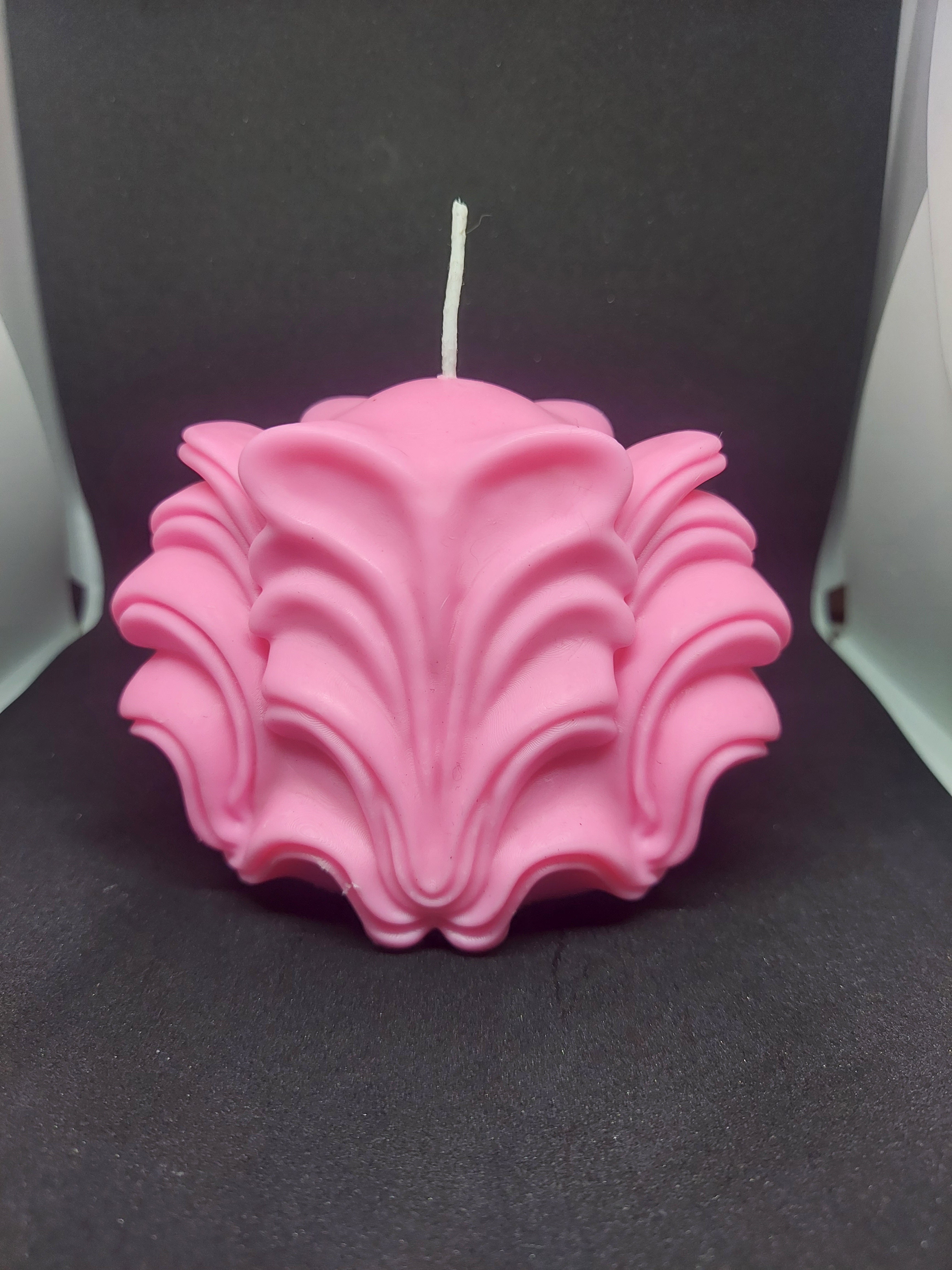 Elegant Floral-Wave Soy Wax Candle – Mildly Scented, Hand-Crafted Décor Candle