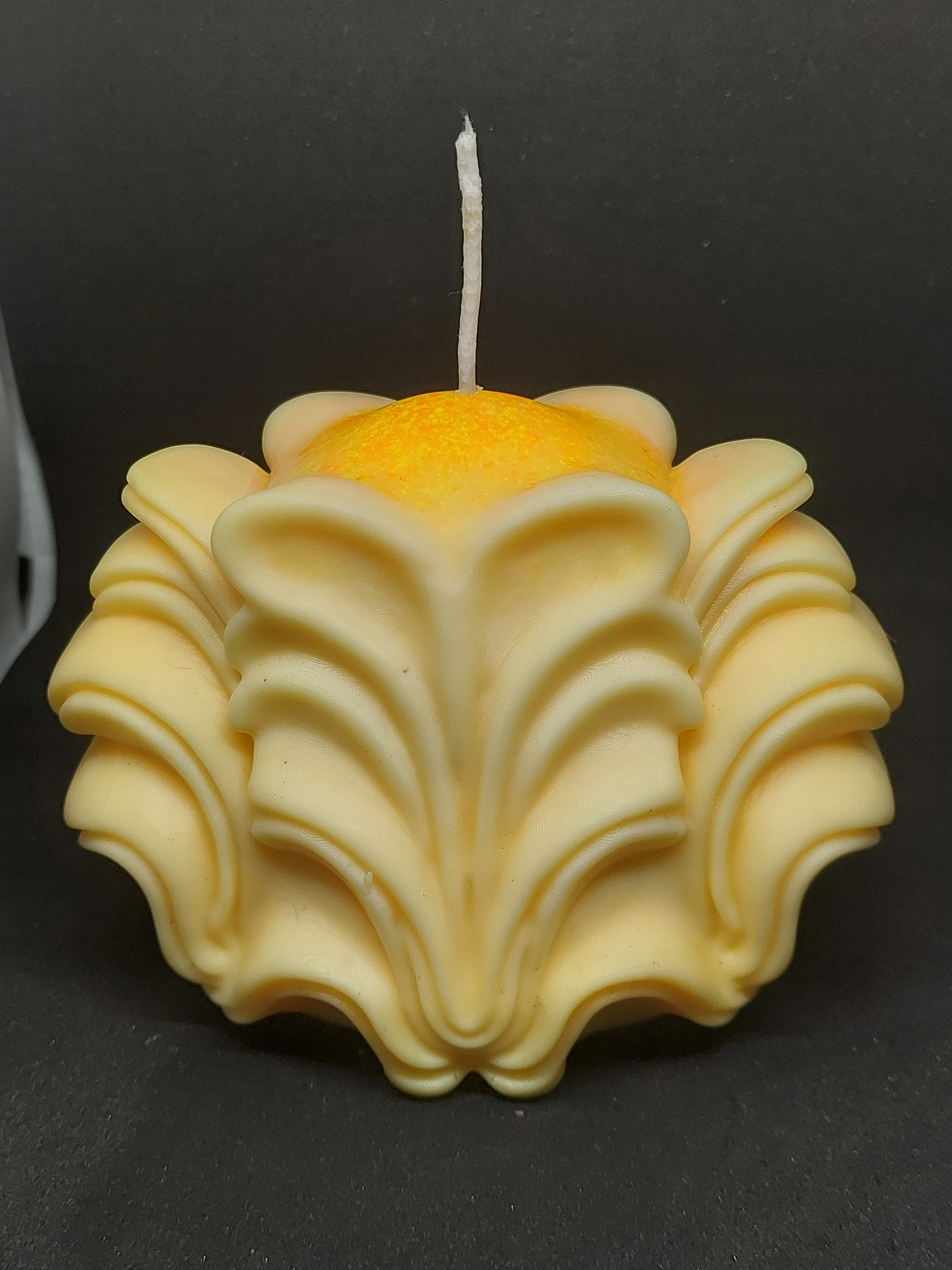 Elegant Floral-Wave Soy Wax Candle – Mildly Scented, Hand-Crafted Décor Candle